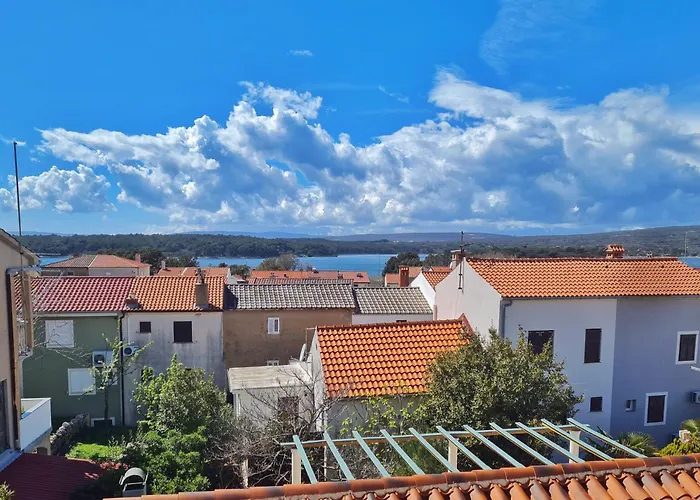 Holiday Place Veli Dvor - Vacation House With Private Garden In Old Town Punat