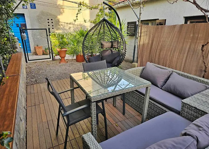 Holiday Place Veli Dvor - Vacation House With Private Garden In Old Town Punat