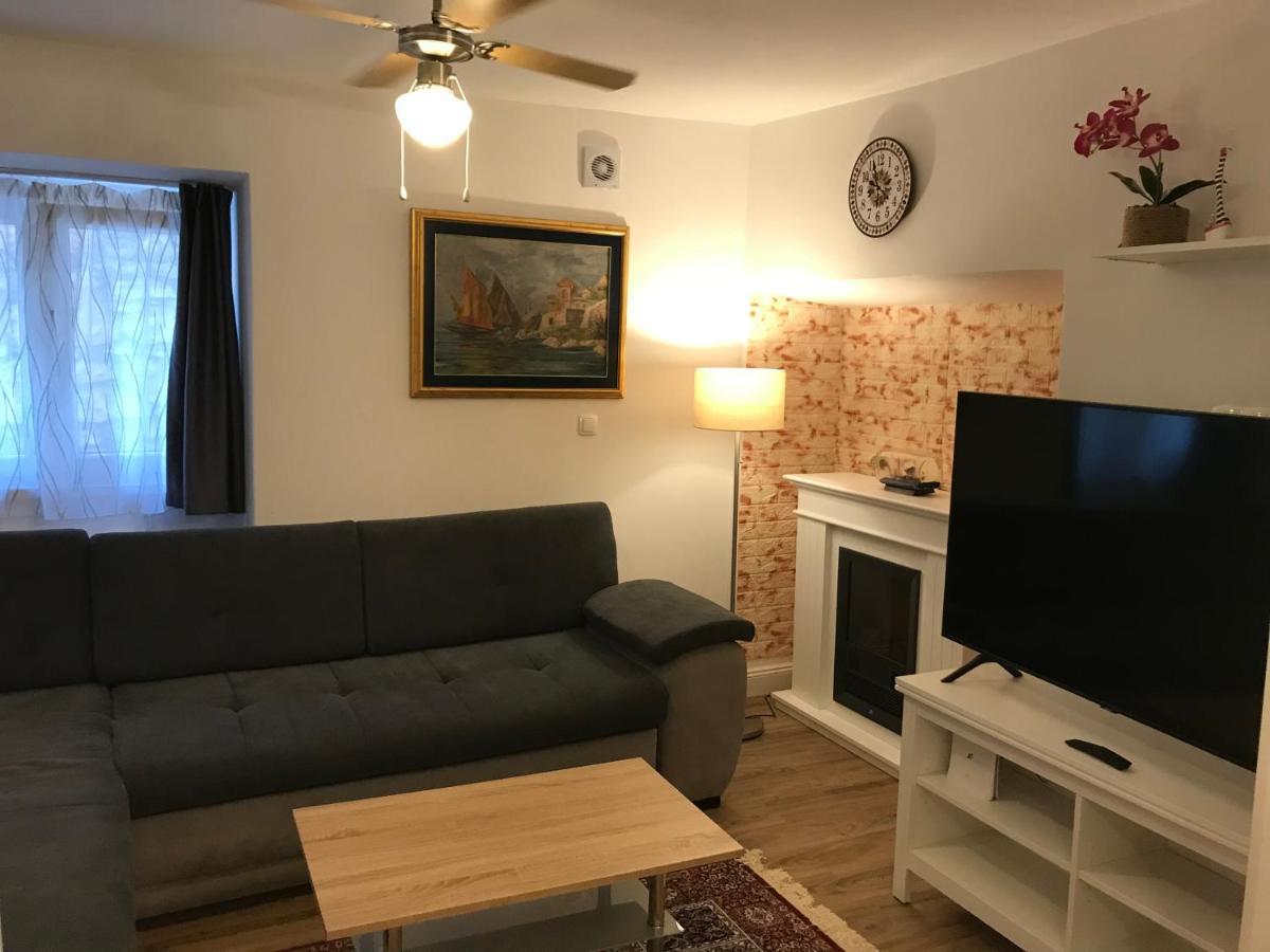 Holiday home Place Veli Dvor - With Private Garden In Old Town *