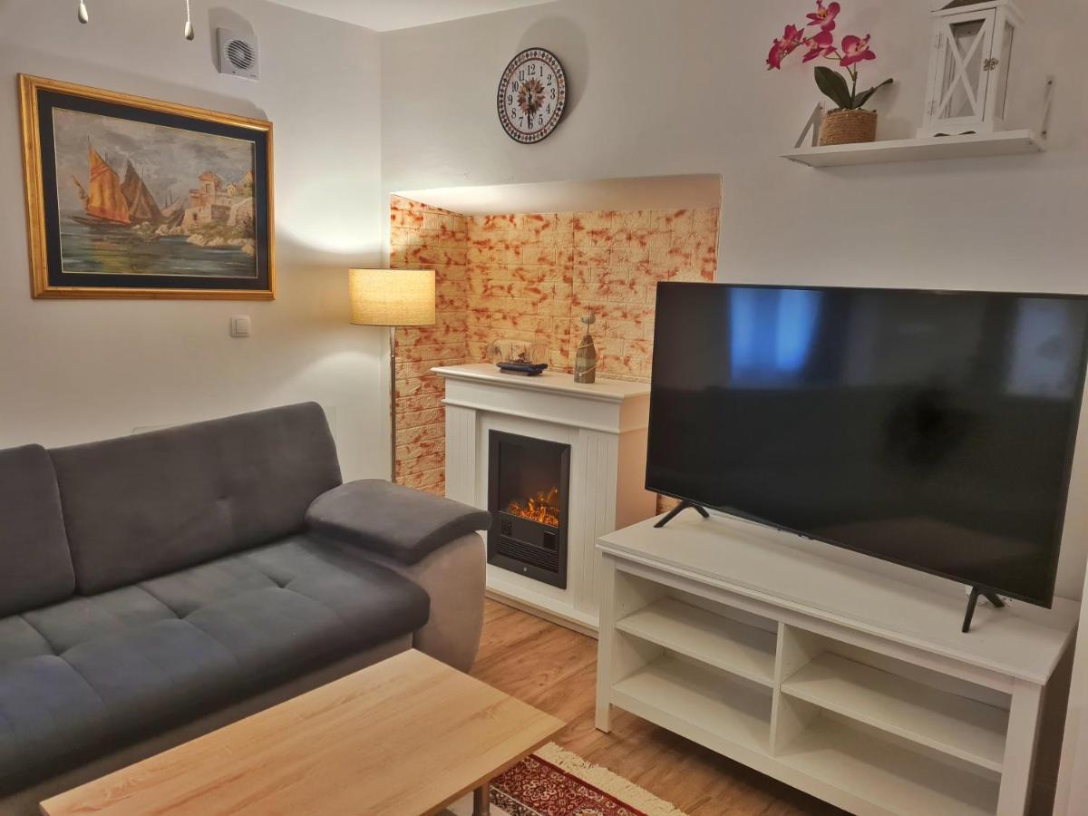 Holiday home Place Veli Dvor - With Private Garden In Old Town *