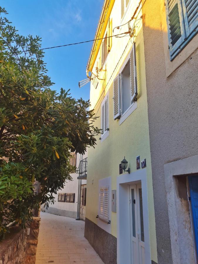 Place Veli Dvor - With Private Garden In Old Town *