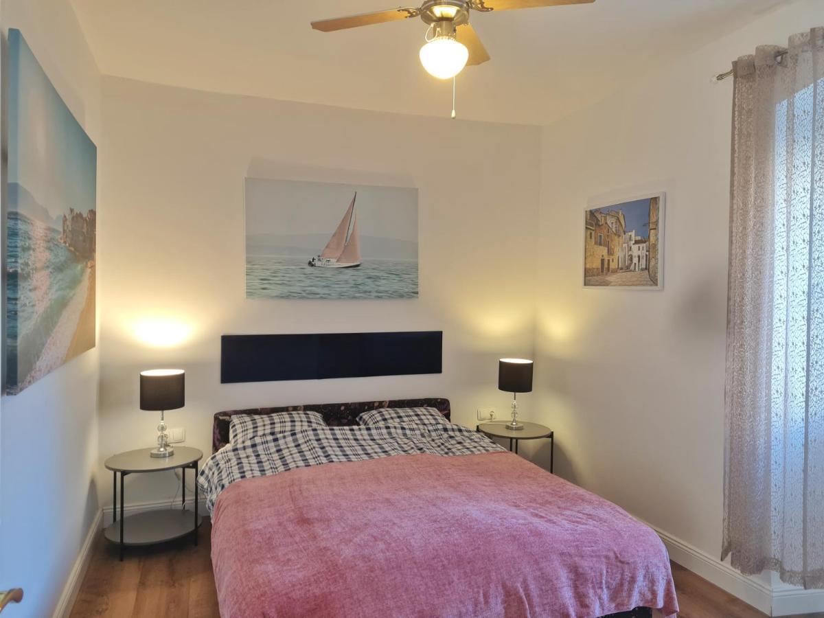 Place Veli Dvor - With Private Garden In Old Town Punat