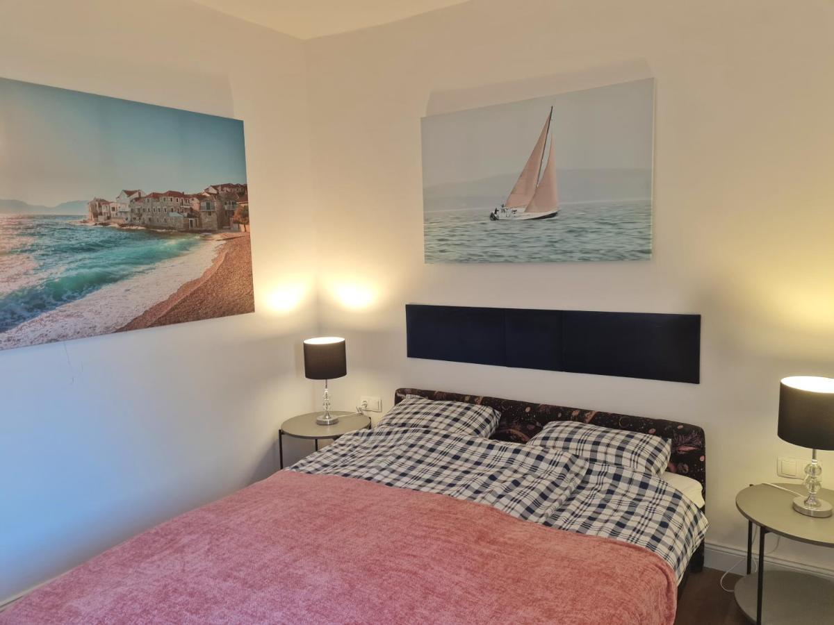 Place Veli Dvor - With Private Garden In Old Town Punat