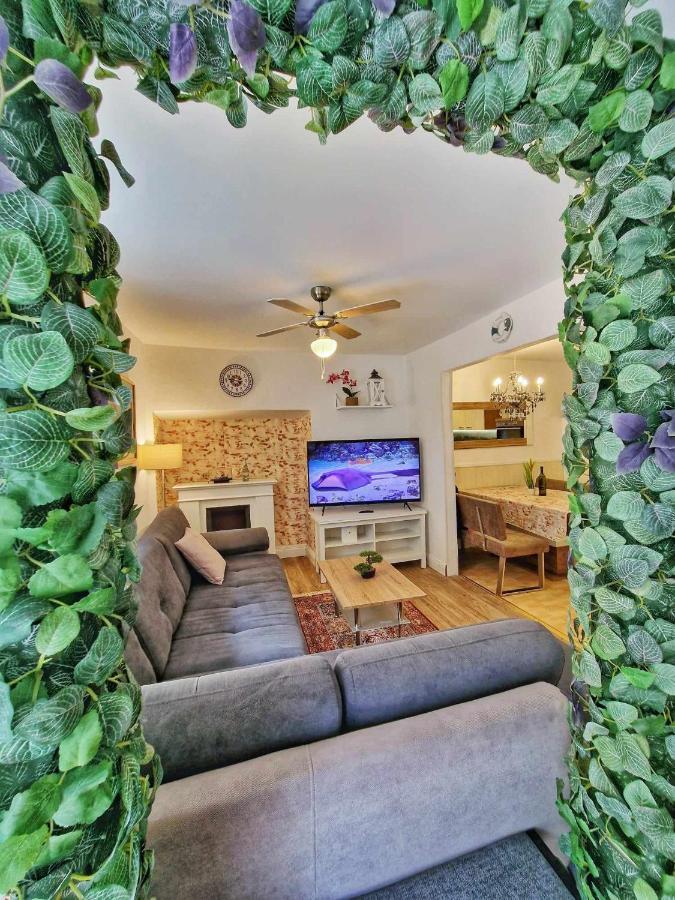 Place Veli Dvor - With Private Garden In Old Town
