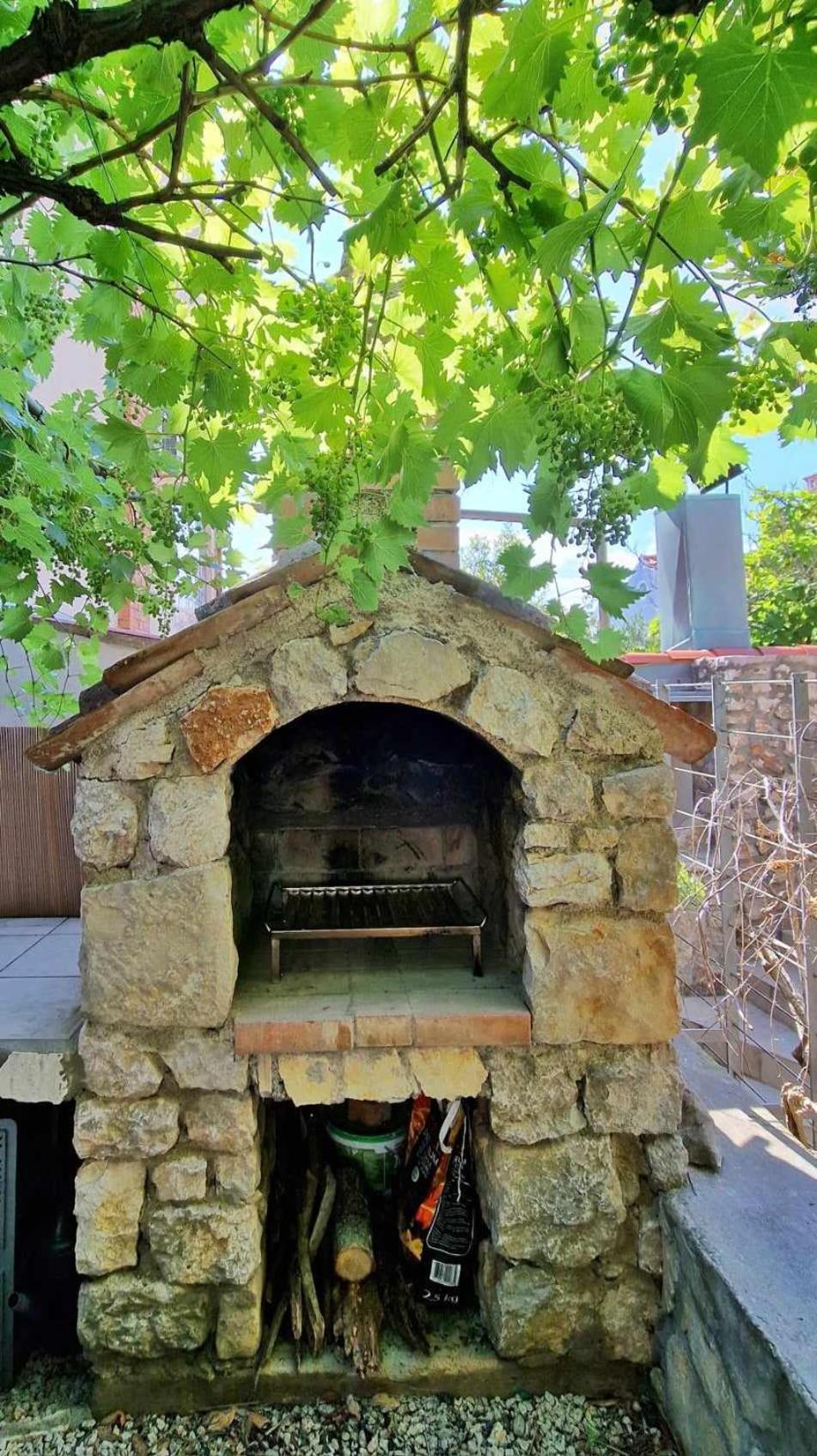 Place Veli Dvor - With Private Garden In Old Town