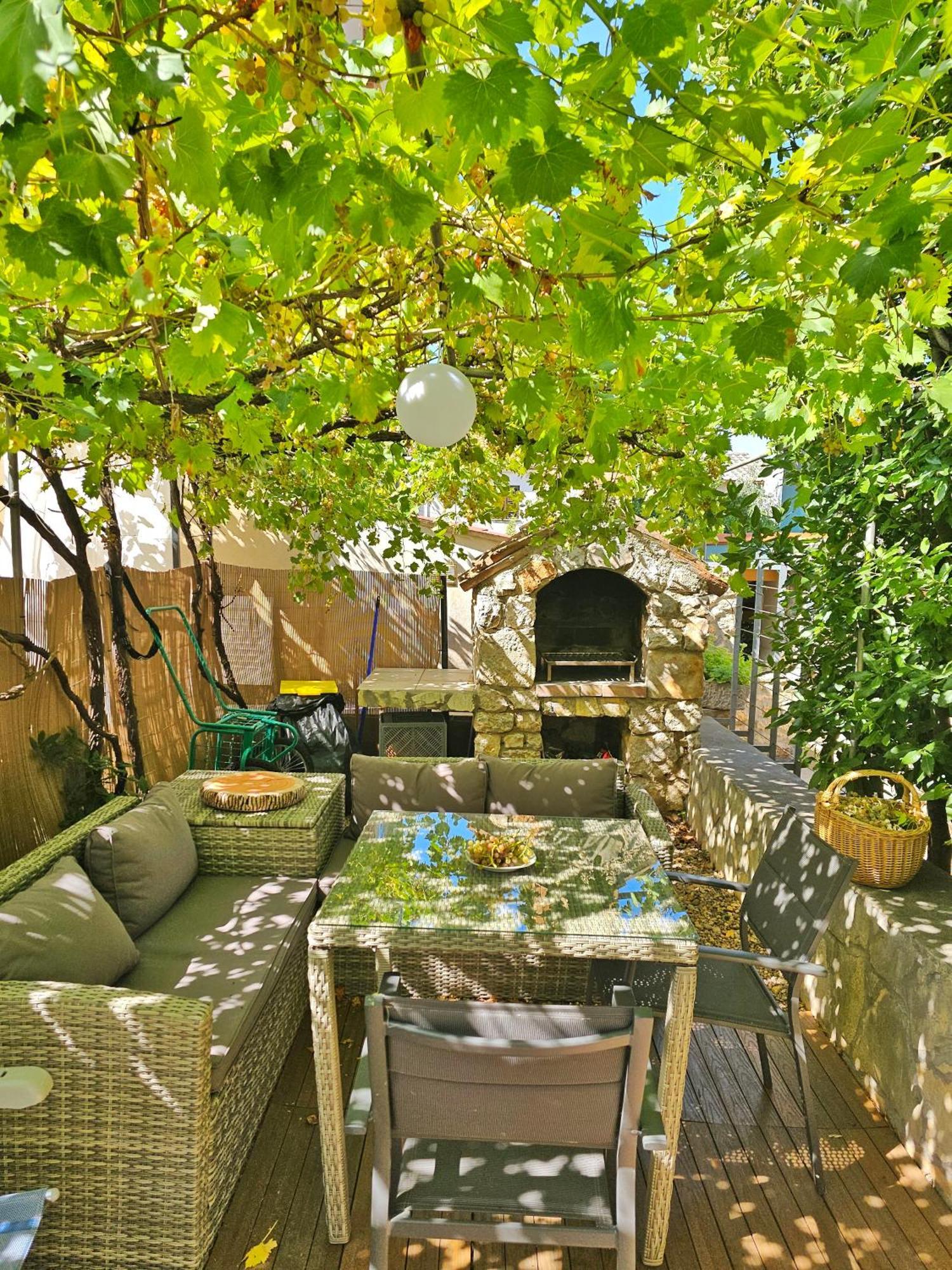 Place Veli Dvor - With Private Garden In Old Town Punat
